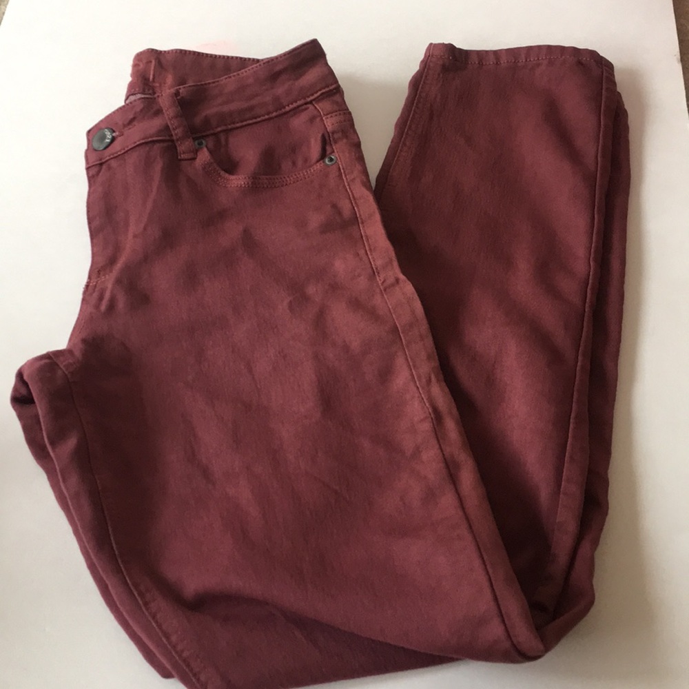 RUE21 BURGUNDY MID-RISE JEANS